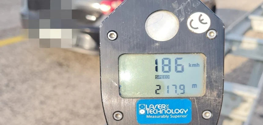 נהג רכב נתפס על ידי שוטרי התנועה ביהודה ושומרון במהירות חריגה של 186 קמ"ש בכביש 1