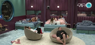 עומר מדבר עם הבנות על נושא הנידה ואז ציפי קפצה וגנבה את הצגה