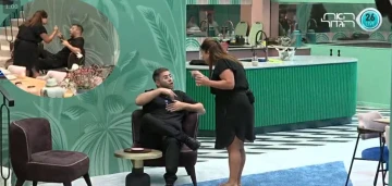על הבוקר פיצוץ מאיה התחילה לצורח על חזן מול הפנים בתגובה אמר תתרחק ממני יש לך ריח רע מהפה