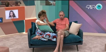 אור שפיץ מתבאסת על טיטי לא משנה מה אני עושה כדי להתחבר אליה היא עוקצת אותי
