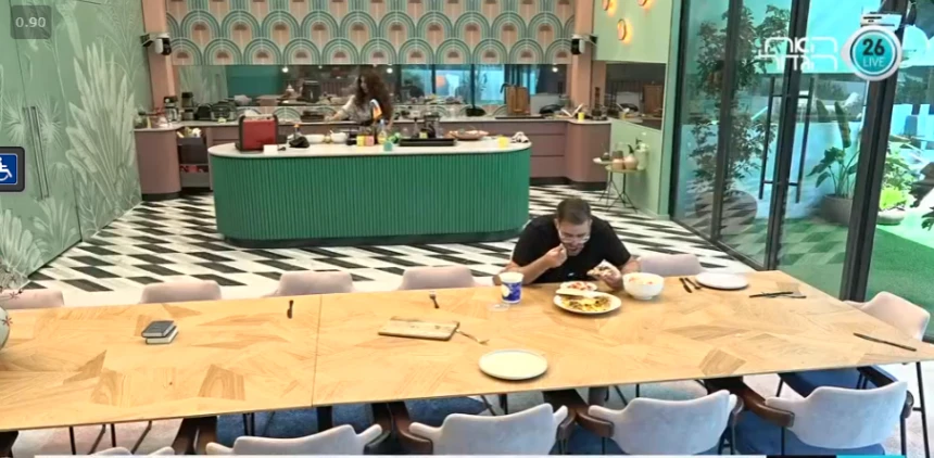 הלם צעקות מבחוץ מירי די עם החרם והדירים התחרפנו