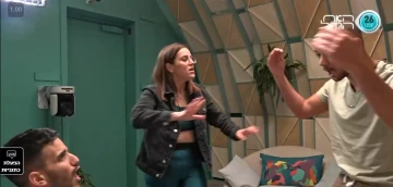 פיצוץ קאזם מאיים על שרון שינדה אותו מהחבורה ויעשה עליו חרם
